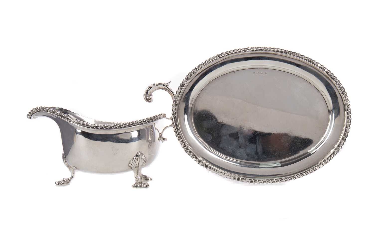 Lot 569 - A GEORGE V SILVER SAUCE BOAT ON STAND