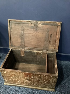 Lot 1935 - A 20TH CENTURY ISLAMIC WOOD CHEST