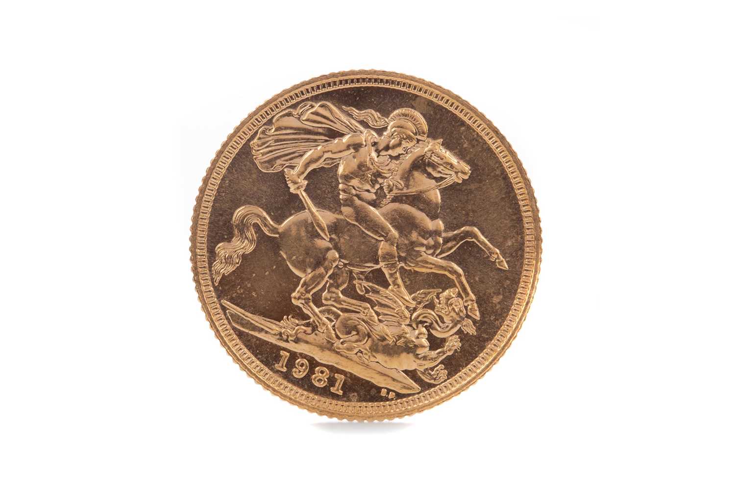 Lot 32 - AN ELIZABETH II GOLD SOVEREIGN DATED 1981