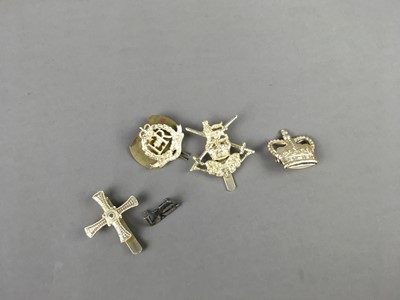 Lot 484 - A GROUP OF MILITARY BADGES