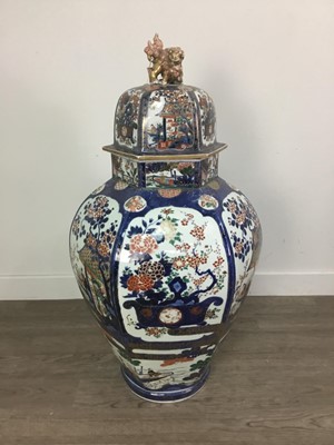 Lot 1631 - AN EARLY 19TH CENTURY JAPANESE LARGE HEXAGONAL VASE AND COVER