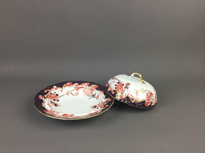 Lot 555 - A ROYAL CROWN DERBY CIRCULAR MUFFIN DISH AND COVER