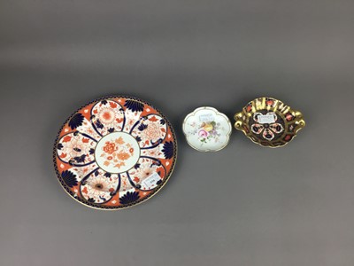 Lot 556 - A DERBY CIRCULAR PLATE AND TWO ROYAL CROWN DERBY PIN DISHES