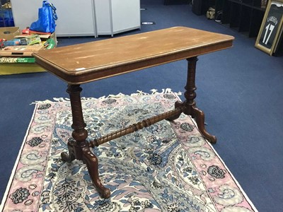 Lot 566 - A VICTORIAN MAHOGANY CENTRE TABLE