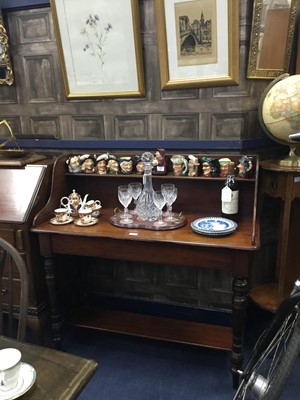 Lot 574 - A VICTORIAN MAHOGANY WASHSTAND