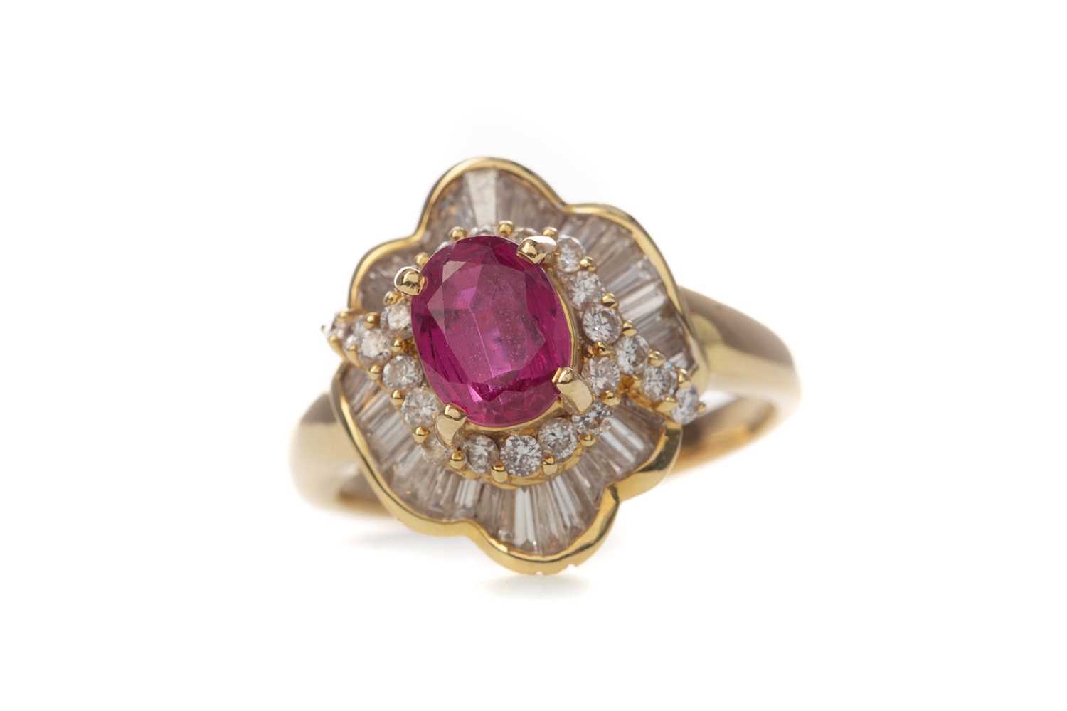 Lot 361 - A RUBY AND DIAMOND RING