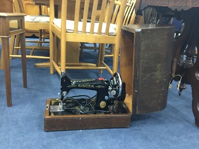 Lot 579 - A SINGER SEWING MACHINE