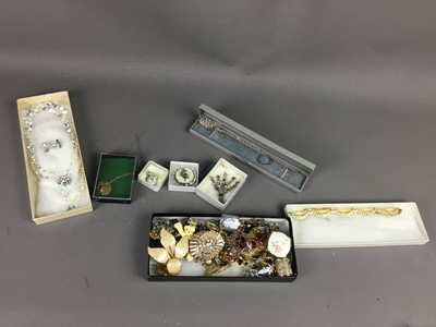 Lot 591 - A LOT OF COSTUME JEWELLERY