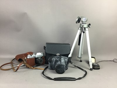 Lot 596 - A LOT OF VINTAGE CAMERAS AND ACCESSORIES