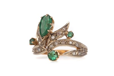 Lot 319 - AN EMERALD AND DIAMOND RING