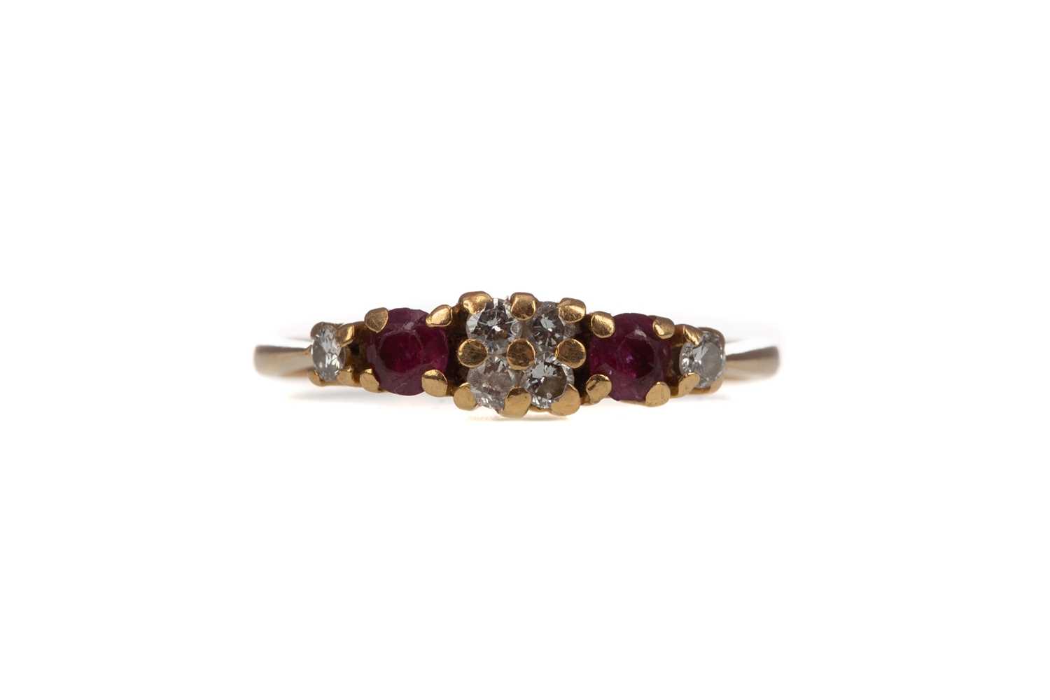 Lot 309 - A RUBY AND DIAMOND RING