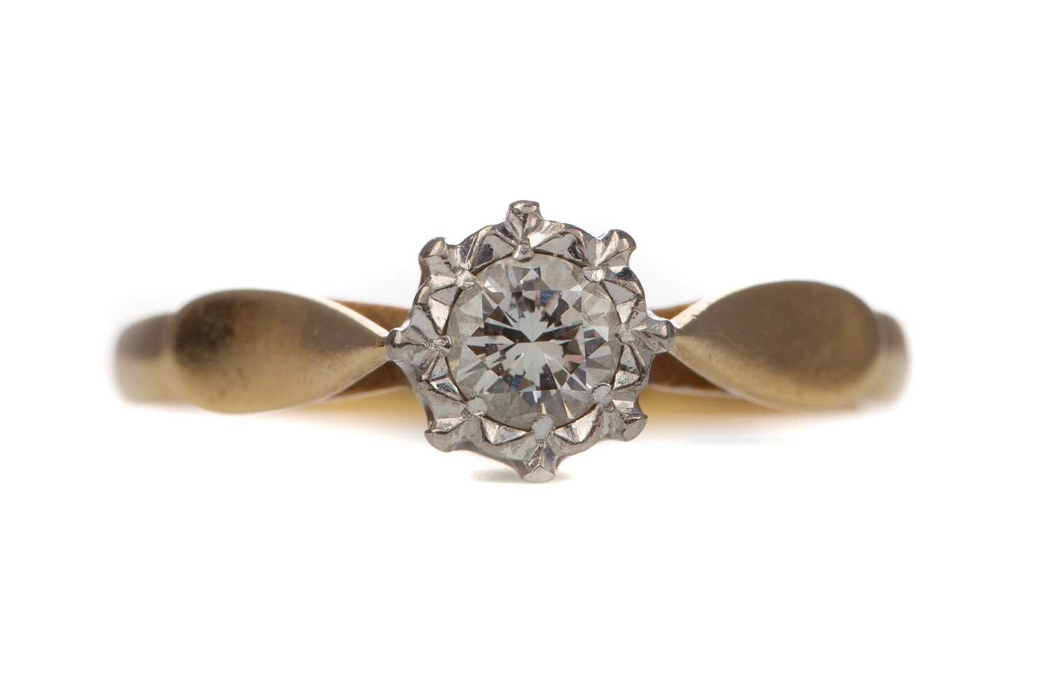 Lot 462 - A DIAMOND SOLITAIRE RING