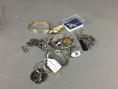 Lot 545A - A COLLECTION OF SILVER AND OTHER JEWELLERY