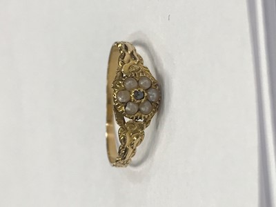 Lot 443 - A PEARL RING AND A BROOCH