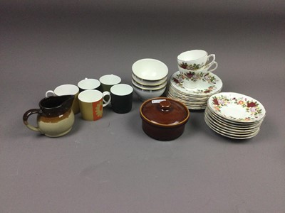 Lot 216 - A COLLECTION OF TEA AND DINNER WARE