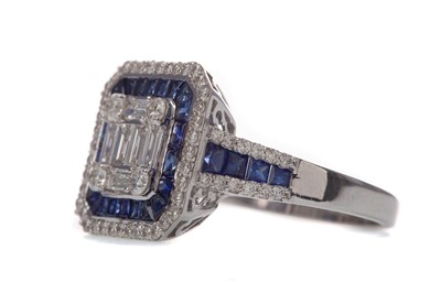 Lot 475 - A SAPPHIRE AND DIAMOND RING