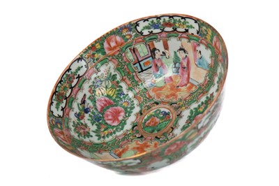 Lot 1626 - A CHINESE CANTON FAMILLE ROSE BOWL