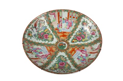 Lot 1640 - A LARGE CHINESE CANTON ROSE MEDALLION PUNCH BOWL