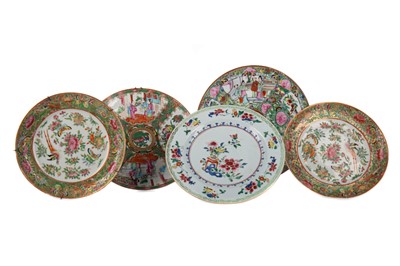 Lot 1643 - AN 18TH CENTURY CHINESE EXPORT FAMILLE ROSE PLATE