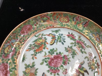 Lot 1643 - AN 18TH CENTURY CHINESE EXPORT FAMILLE ROSE PLATE