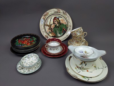 Lot 231 - A LOT OF ROYAL DOULTON AND OTHER CERAMICS