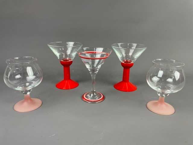 Lot 59 - A SET OF FIVE MARTINI GLASSES AND OTHER GLASSES