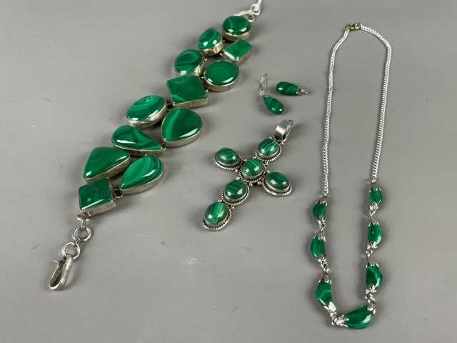 Lot 16 - A MALACHITE AND SILVER BRACELET ALONG WITH OTHER SILVER AND MALACHITE JEWELLERY