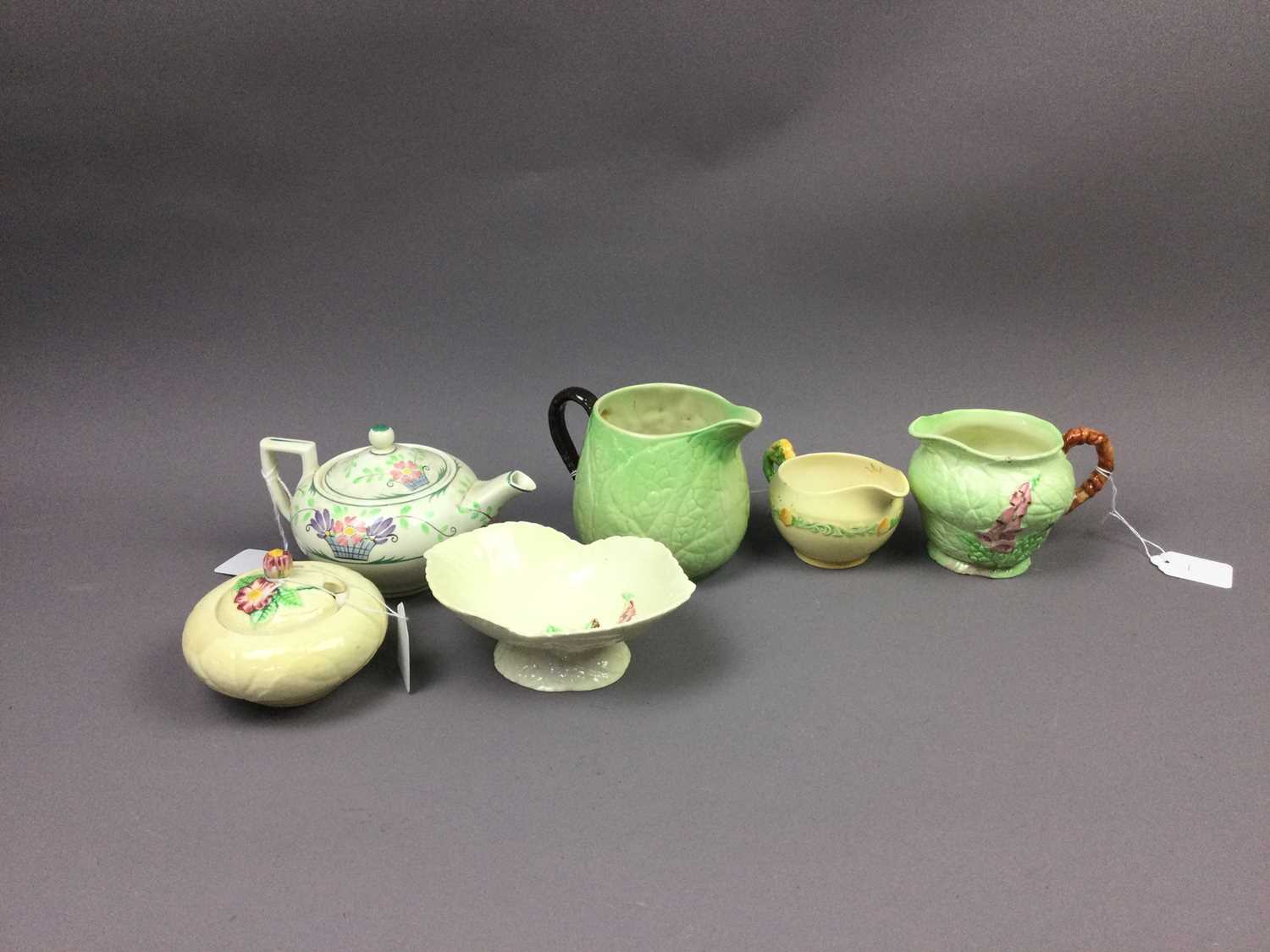 Lot 119 - A CARLTON WARE LEAF CREAM AND MILK JUG ALONG WITH OTHER CERAMICS