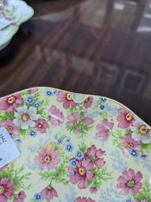 Lot 166 - A ROYAL WINTON CHINTZ COMPORT AND OTHER CERAMICS