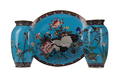 Lot 1642 - AN EARLY 20TH CENTURY JAPANESE CLOISONNE ENAMEL PLATE