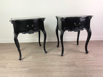 Lot 40 - A COMMODE CHEST AND PAIR OF BEDSIDE TABLES BY COACH HOUSE FURNITURE