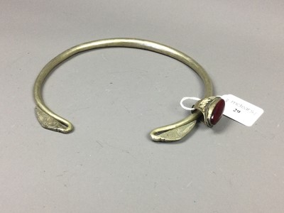 Lot 29 - A CHINESE TORQUE NECKLACE AND A CHINESE RING