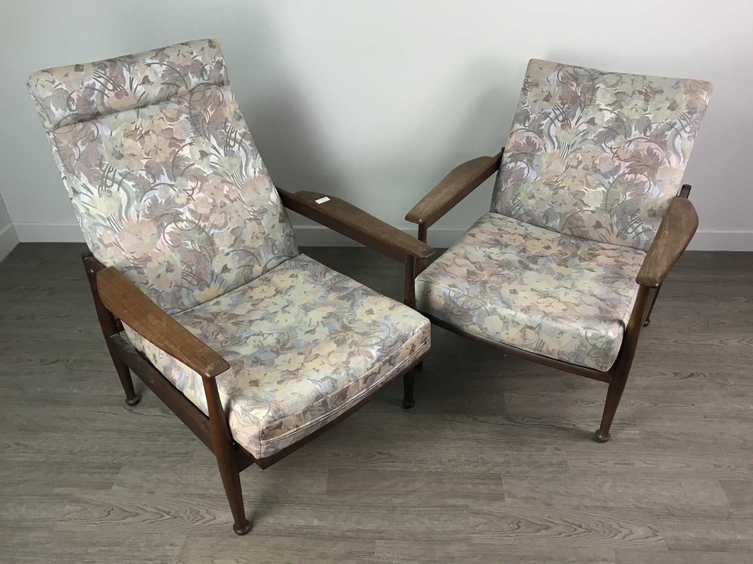 Lot 173 - A NEAR PAIR OF RETRO ARMCHAIRS