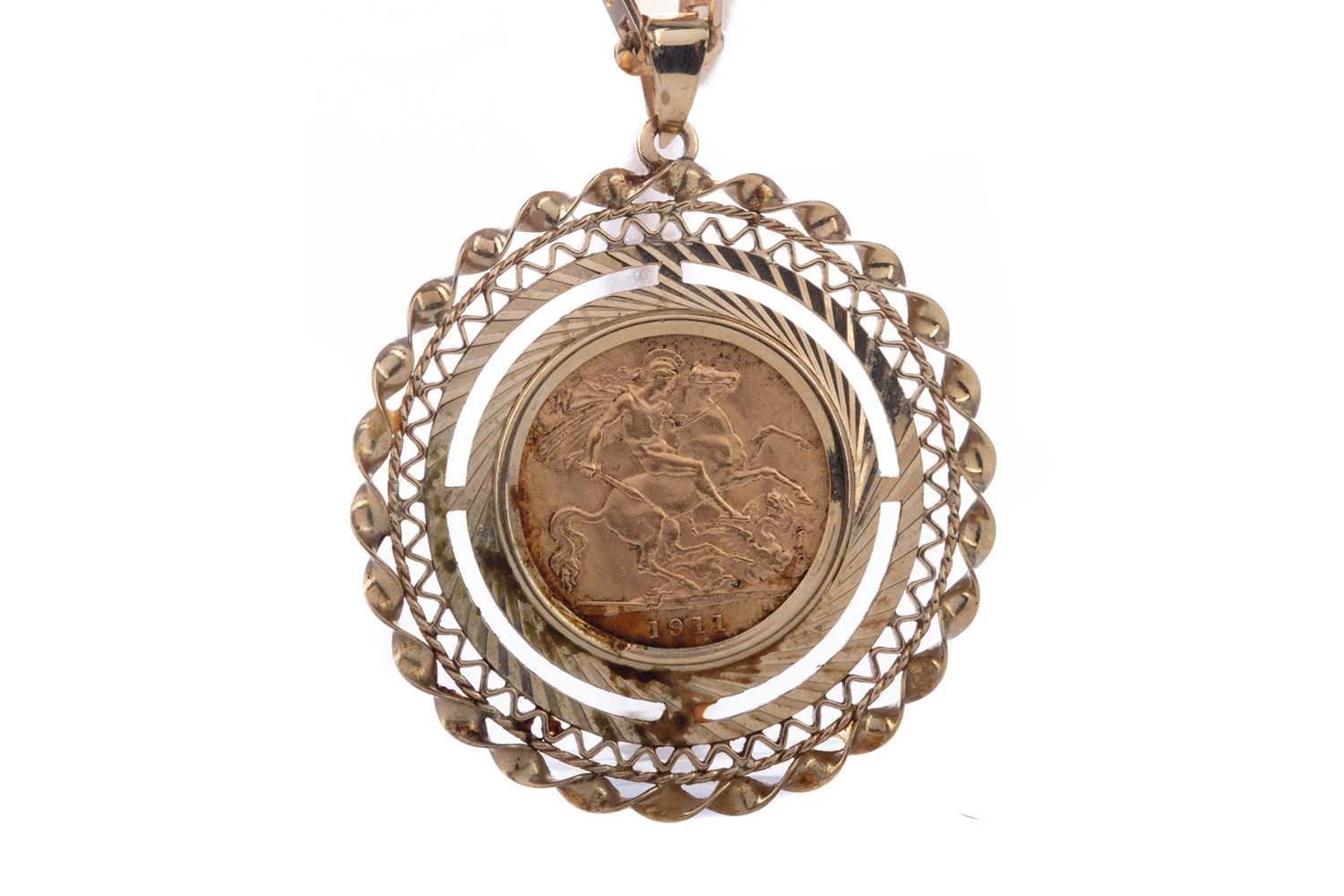 Lot 6 - A GOLD HALF SOVEREIGN PENDANT ON CHAIN