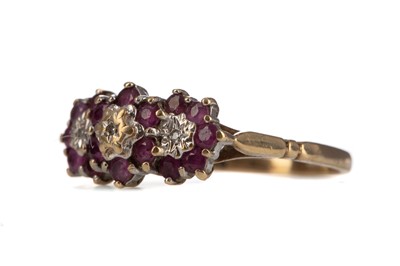 Lot 813 - A RUBY AND DIAMOND RING