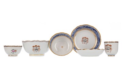 Lot 1628 - A SET OF 18TH CENTURY CHINESE EXPORT ARMORIAL PORCELAIN