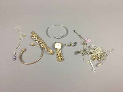 Lot 273 - A COLLECTION OF GOLD AND SILVER JEWELLERY