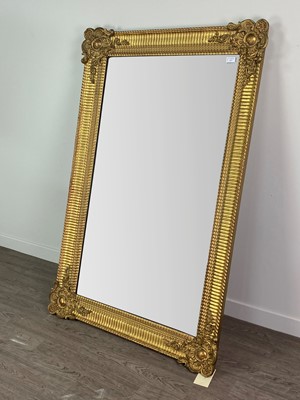 Lot 327 - A 20TH CENTURY RECTANGULAR WALL MIRROR IN A GILT FRAME