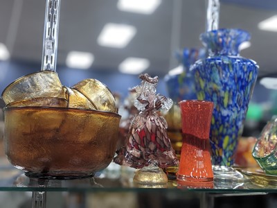 Lot 338 - AN AMBER GLASS PUNCH BOWL, SIX SMALL BOWLS, VASES AND FIGURES