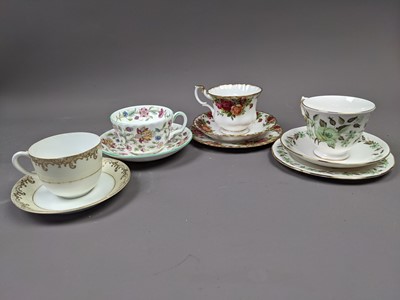 Lot 343 - A ROYAL ALBERT 'OLD COUNTRY ROSES' TEA SERVICE AND OTHER TEA WARE