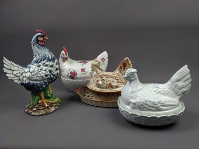 Lot 347 - A FOSTERS POTTERY HEN, CLOAKING HEN AND OTHER SIMILAR CERAMICS