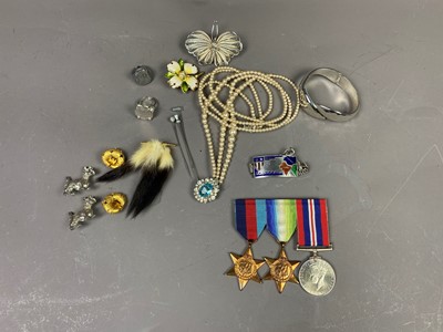Lot 396 - A COLLECTION OF COSTUME JEWELLERY AND SERVICE MEDALS