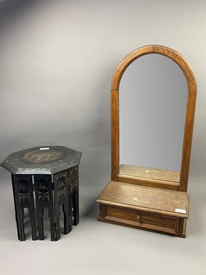 Lot 372 - AN OAK DRESSING MIRROR AND A SMALL FOLDING TABLE