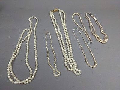 Lot 403 - A LOT OF COSTUME JEWELLERY