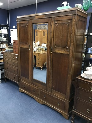 Lot 527 - AN OAK BEDROOM SUITE