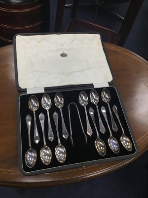 Lot 535 - A SET OF TWELVE SILVER TEASPOONS AND TONGS IN FITTED CASE AND OTHER SILVER PLATED ITEMS
