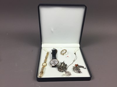 Lot 575 - A COLLECTION OF COSTUME JEWELLERY
