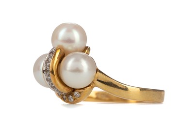 Lot 841 - A PEARL AND WHITE GEM SET RING