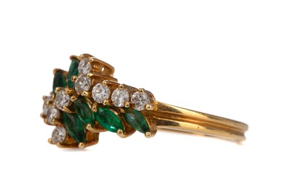 Lot 847 - AN EMERALD AND DIAMOND CLUSTER RING