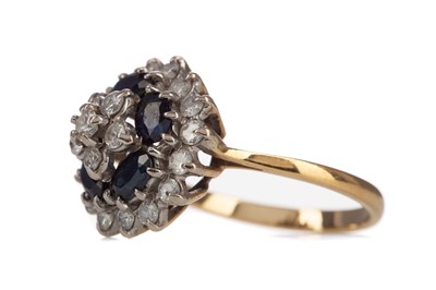 Lot 849 - A SAPPHIRE AND DIAMOND CLUSTER RING